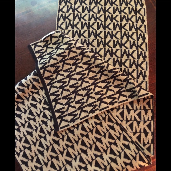 Michael Kors Knit Scarf - Picture 3 of 3